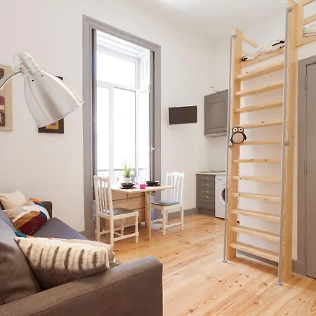 Spacious Two-level In Prime Location *